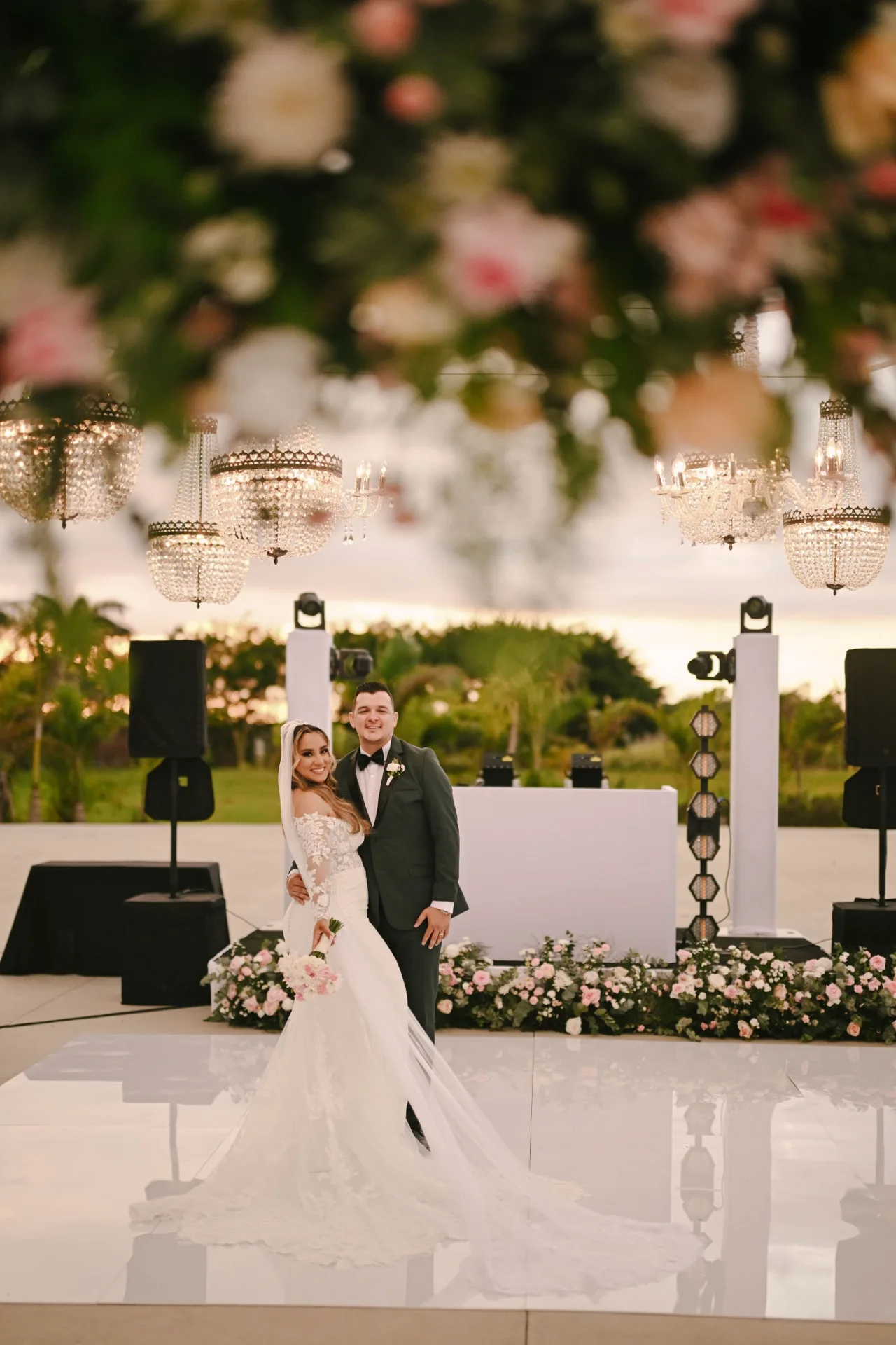 José y Karla en su boda