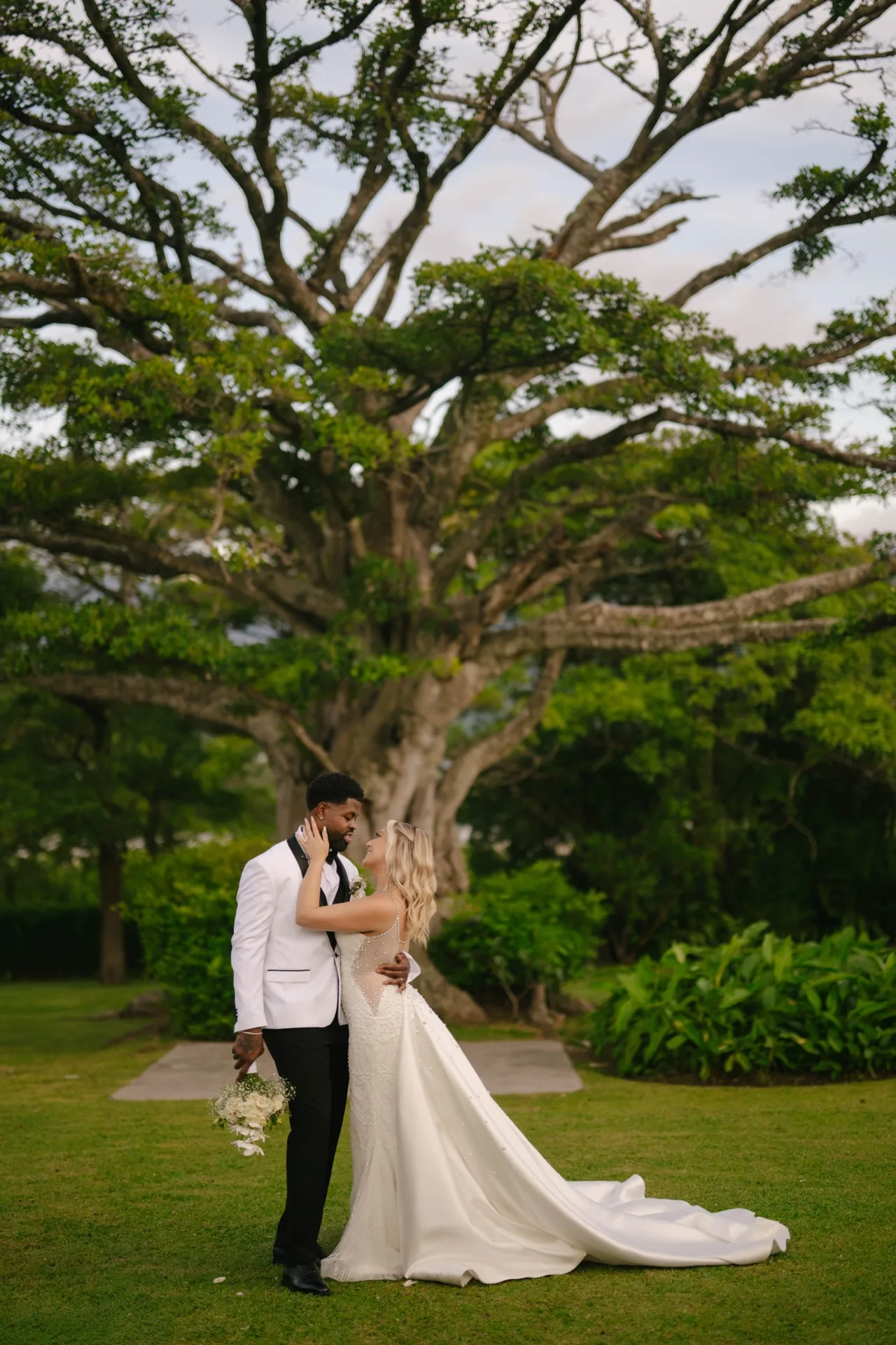 Xime y James en su boda